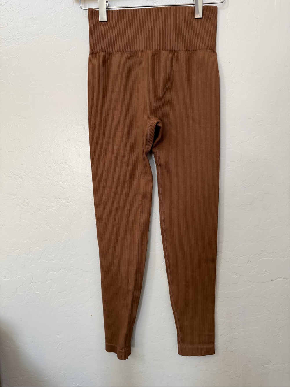 OQQ High-Waist Ribbed Legging — Brown